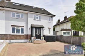 Click the photo for more details of Spencer Avenue, West Cheshunt